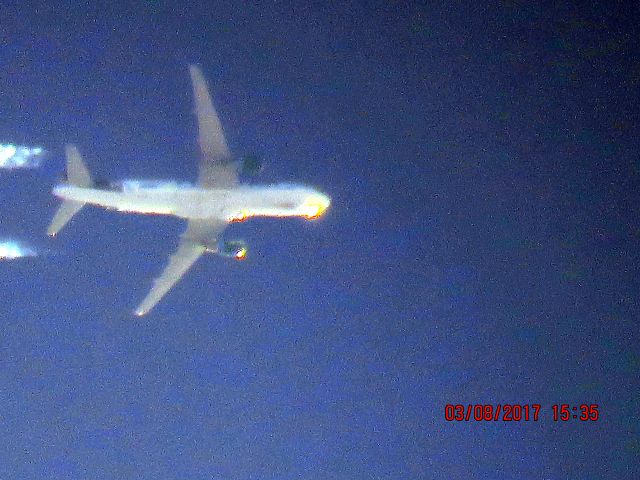 Airbus A320 (N236FR)