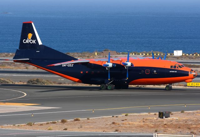 Antonov An-12 (UR-CEZ)