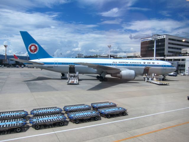 BOEING 767-300 (JA602A) - Retro livery with ANAs original da Vinci helicopter logo.  br /This aircraft was making the run between the smaller Osaka City airport and Narita.