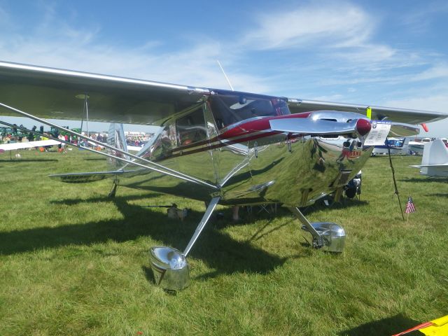 Cessna Skyhawk (N4062N) - On display at Thunder in the Valley air shop, Waterloo, IA (KALO). 8.27.11