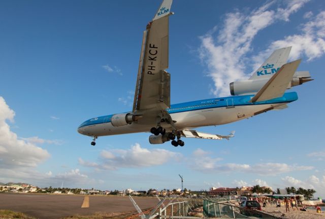 Boeing MD-11 (PH-KCF) - KLM MD-11 PH-KCF landing runway 10 TNCM on March 4th, 2011.
