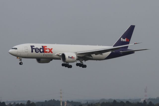 Boeing 777 (N883FD)