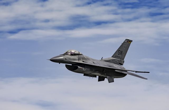 Lockheed F-16 Fighting Falcon —