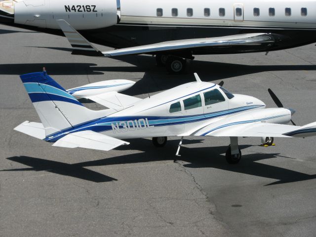 Cessna 310 (N3010L)