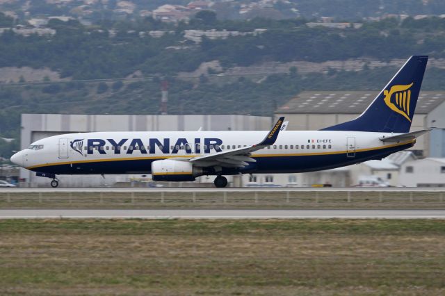 Boeing 737-800 (EI-EFE)