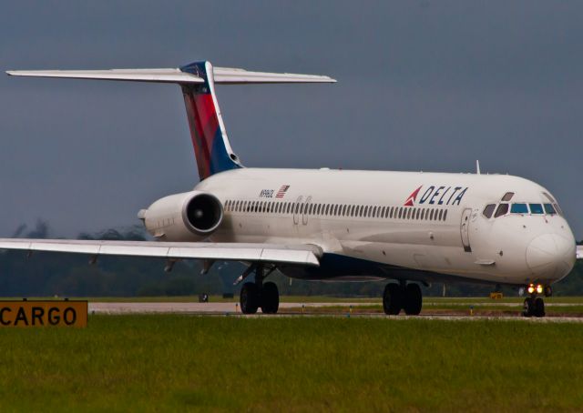 McDonnell Douglas MD-88 (N996DL)