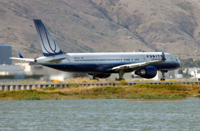 Boeing 757-200 (N525UA) - Take Off 1R