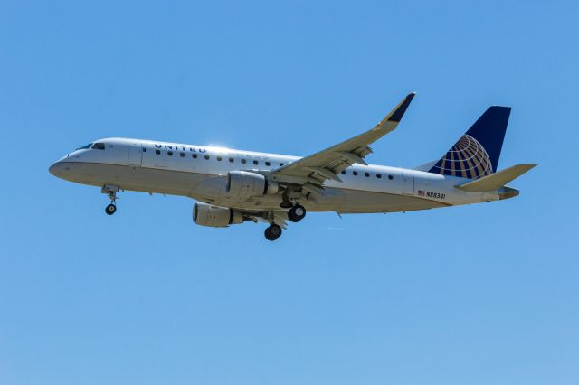 Embraer 175 (N88431)
