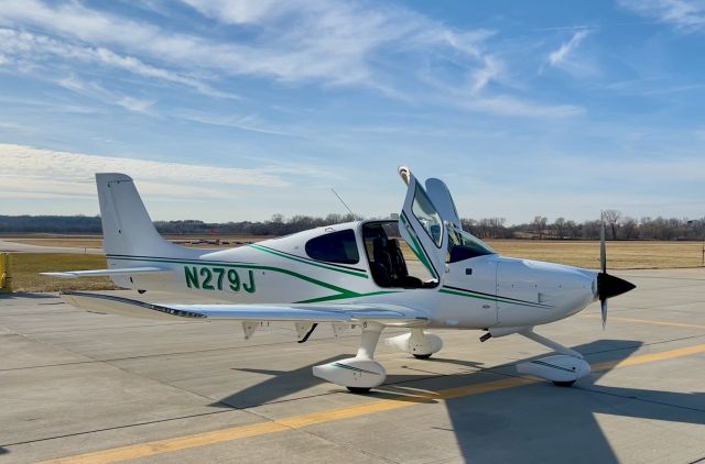 Cirrus SR-20 (N279J)