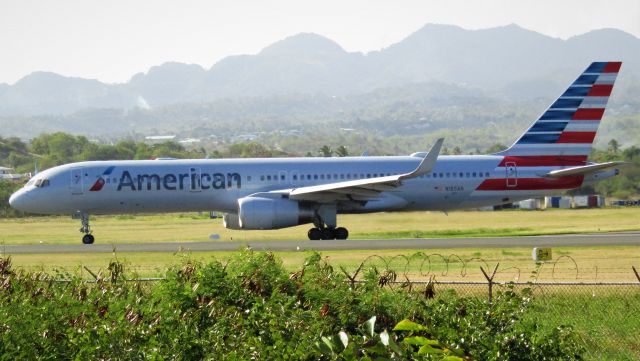 Boeing 757-200 (N185AN)