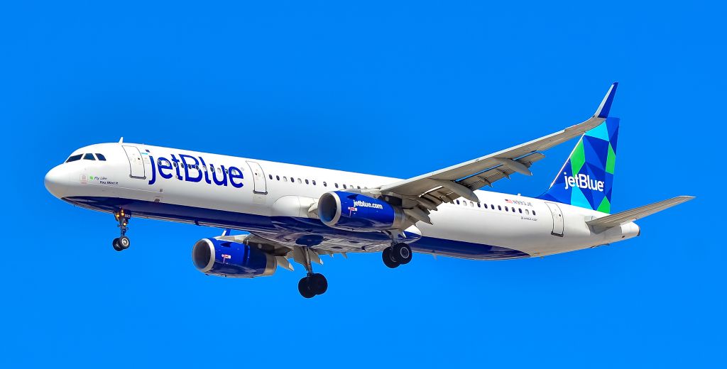 Airbus A321 (N993JE) - N993JE JetBlue Airbus A321-231 s/n 8143 "Fly Like You Mint It" - Las Vegas Harry Reid International Airport KLASbr /Photo: Tomás Del Corobr /March 25, 2025