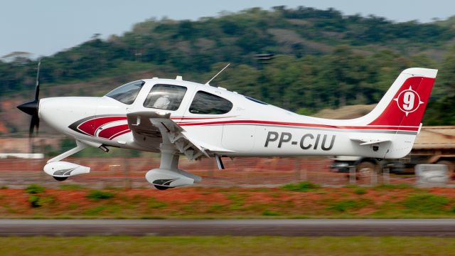 Cirrus SR-22 (PP-CIU)