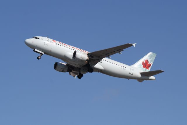 Airbus A320 (C-FDQQ) - Heading out of Montreal-Trudeau on 24L