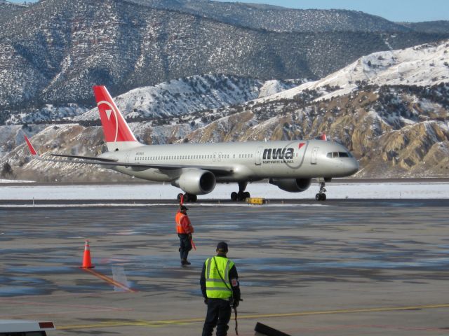 Boeing 757-200 (N538US) - B757 arriving into EGE - Eagle County Regional Airport / Eagle/Vail Colorado