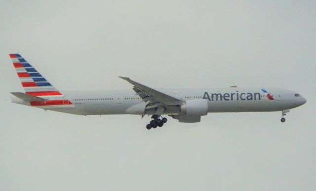 BOEING 777-300ER (N726AN)