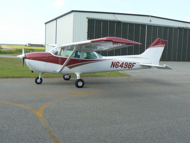 Cessna Skyhawk (N6498F)