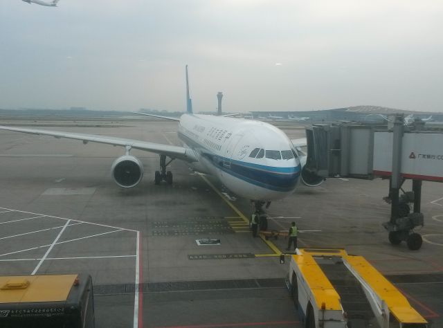 Airbus A330-300 (B-5959) - China Southern Airline A330-323 at gate