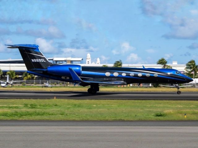 Gulfstream Aerospace Gulfstream V (N869DL)