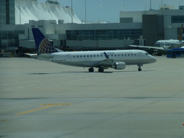 Embraer ERJ-190 (N637RW)