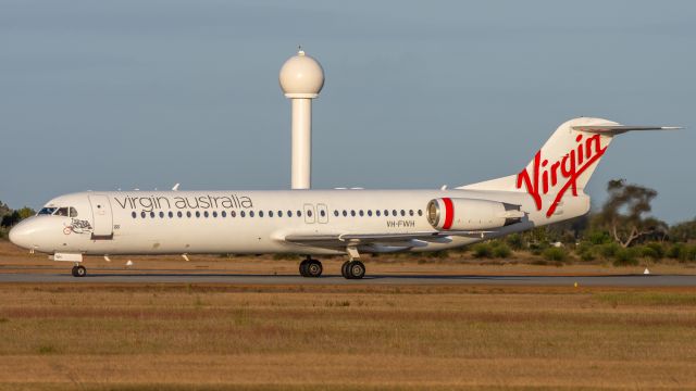 Fokker 100 (VH-FWH)