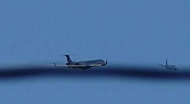 Embraer EMB-145XR (N11176) - leaking from right wing just after departure