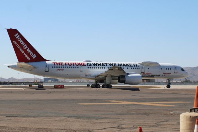Boeing 757-200 (N757HW)