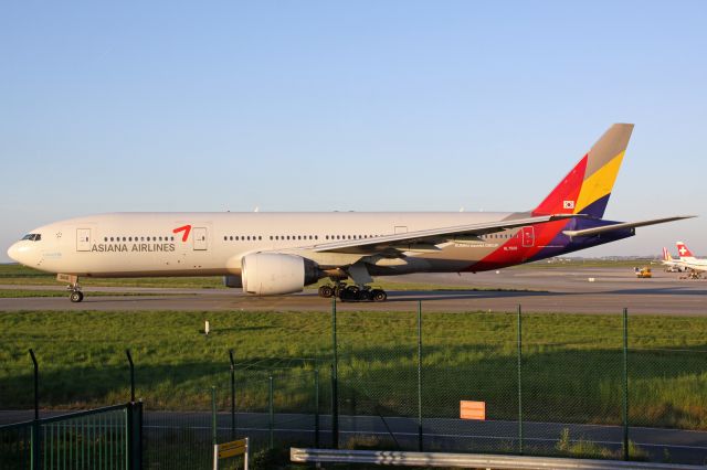Boeing 777-200 (HL7500)