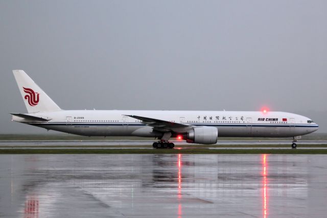 BOEING 777-300 (B-2089) - Saturday, July 20, 2013