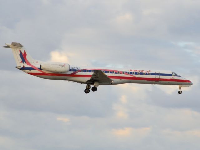 Embraer ERJ-145 (N690AE)