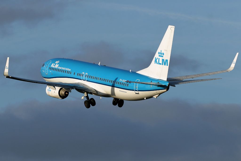 Boeing 737-800 (PH-BXW) - KLM1074 on the mid morning departure to Amsterdam.