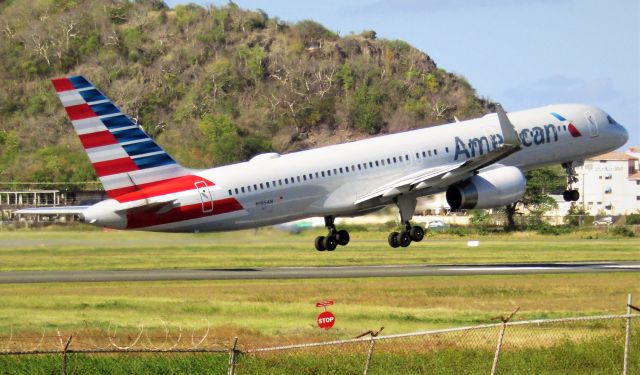 Boeing 757-200 (N185AN)