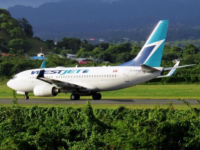 Boeing 737-700 (C-GWSP)