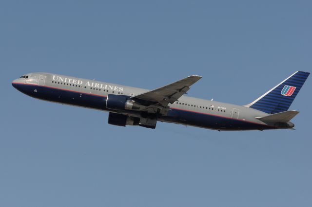 BOEING 767-300 —