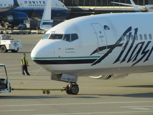 Boeing 737-700 (N581AS) - Alaska Air N581AS in the C gate area