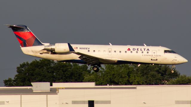 Canadair Regional Jet CRJ-200 (N981EV)