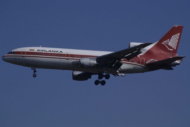 Lockheed L-1011 TriStar (4R-ALB) - Final Approach to Narita Intl Airport Rwy34L on 1998/11/21