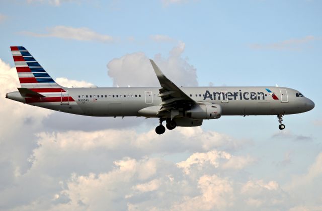 Airbus A321 (N905AU)