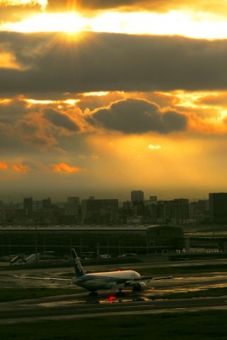 Boeing 777-200 (JA709A)