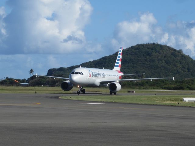 Airbus A320 (N123UW)