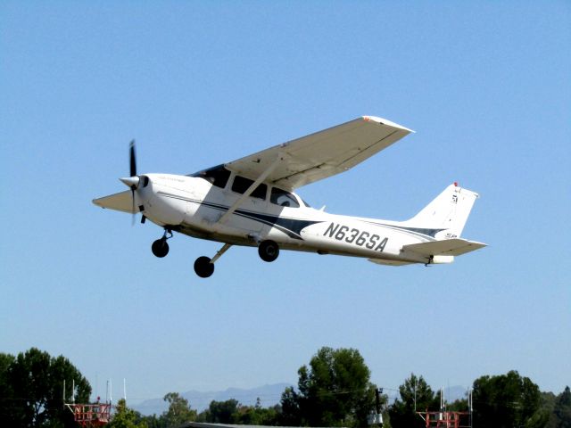 Cessna Skyhawk (N636SA) - Taking off RWY 24