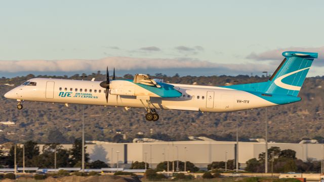 de Havilland Dash 8-400 (VH-IYV)