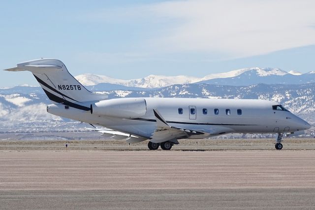 Bombardier Challenger 300 (N825TB)