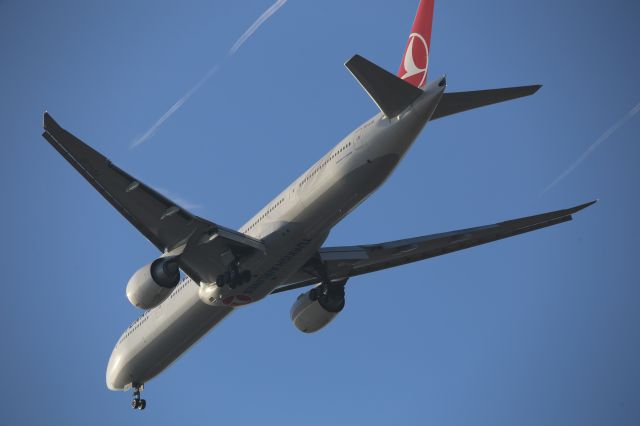 BOEING 777-300ER (TC-LJG)