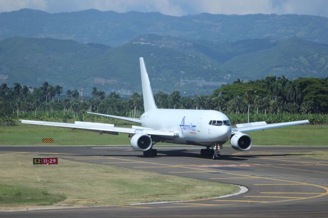 BOEING 767-200 (N739AX)