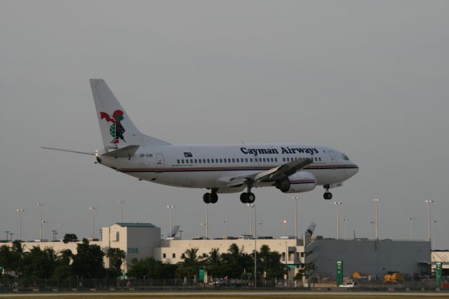 BOEING 737-300 (VP-CAY)