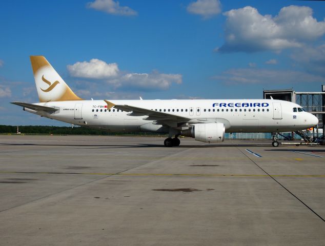 Airbus A320 (TC-FBH)