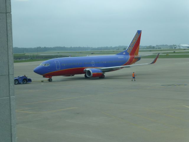 BOEING 737-300 (N358SW)
