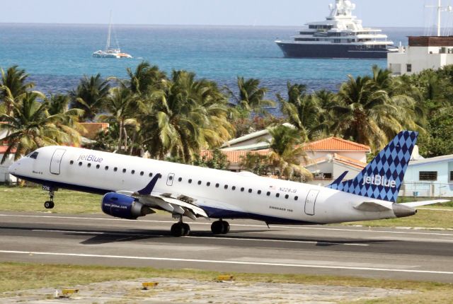 Embraer ERJ-190 (N228JB)