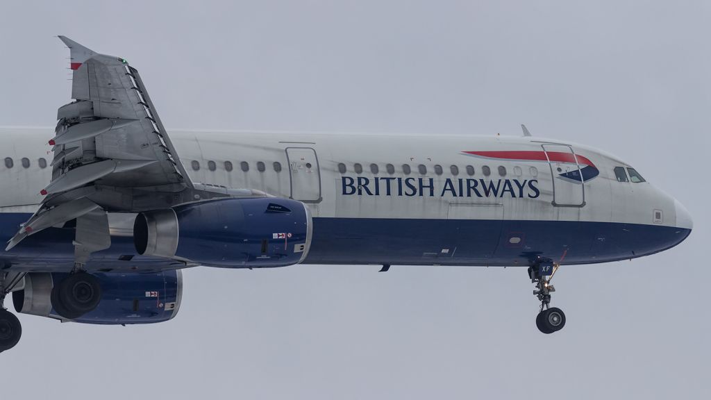 Airbus A321 — - A filthy, BAW, A321, approaches runway 09L at LHR.