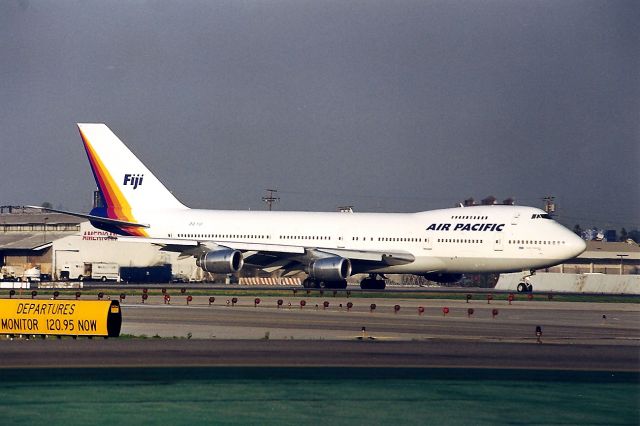 Boeing 747-200 (DQ-FJI) - KLAX- DQ-FJI rolling to 25 R for a departure to Tahiti.